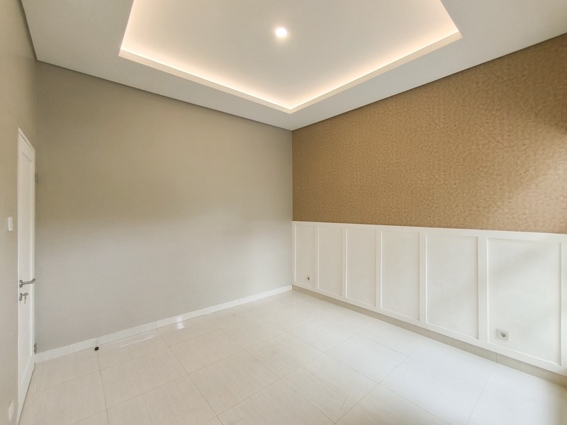 Dijual Rumah Bagus,bebas banjir di Mahagoni Park, Graha Raya Bintaro.