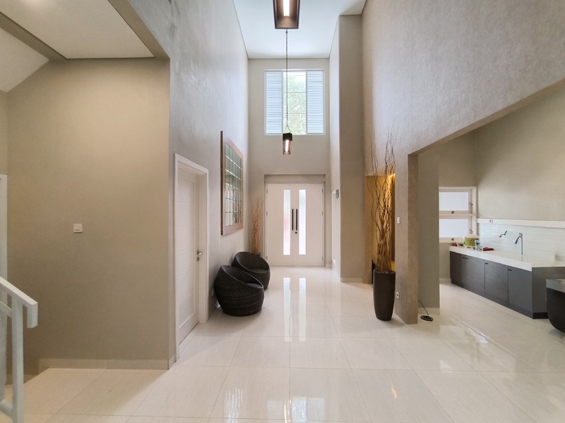 Dijual Rumah Bagus,bebas banjir di Mahagoni Park, Graha Raya Bintaro.