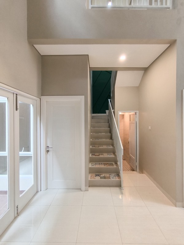 Dijual Rumah Bagus,bebas banjir di Mahagoni Park, Graha Raya Bintaro.