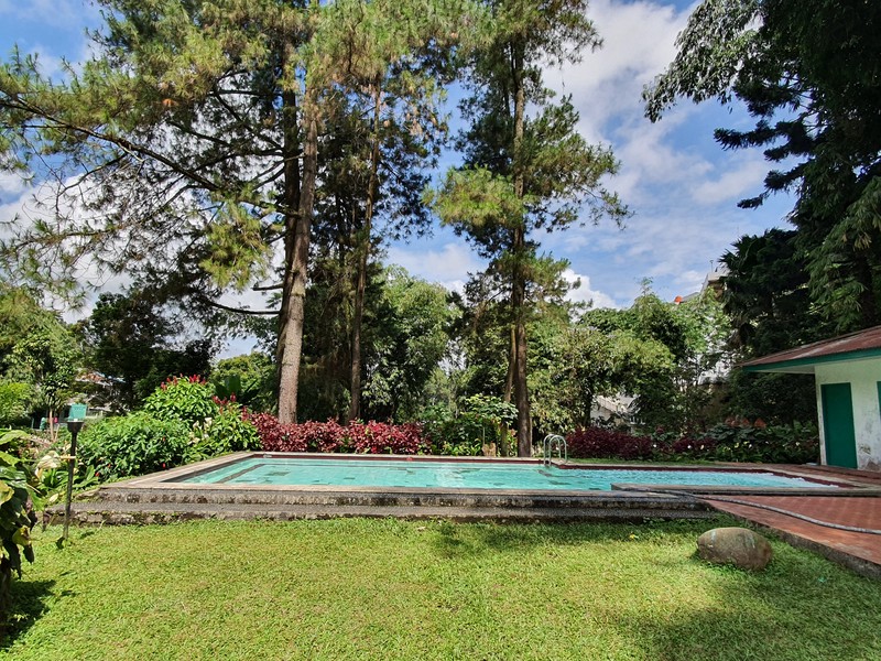 Villa Asri dengan Halaman Luas dan Lingkungan Nyaman @Cisarua Bogor.