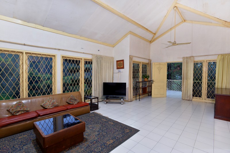 Villa Asri dengan Halaman Luas dan Lingkungan Nyaman @Cisarua Bogor.