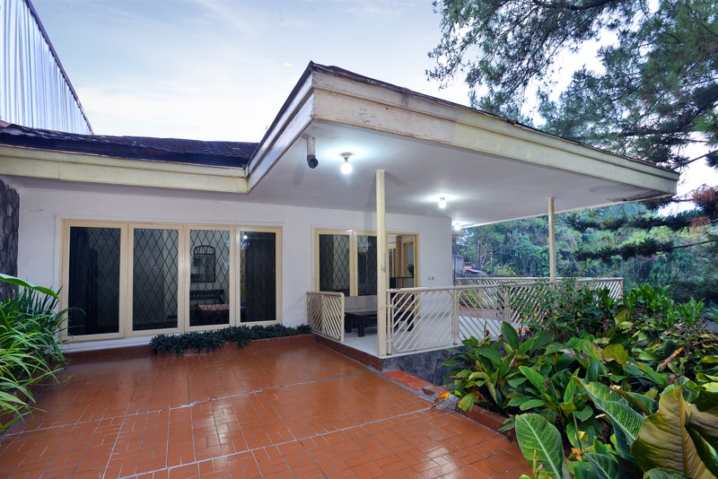 Villa Asri dengan Halaman Luas dan Lingkungan Nyaman @Cisarua Bogor.