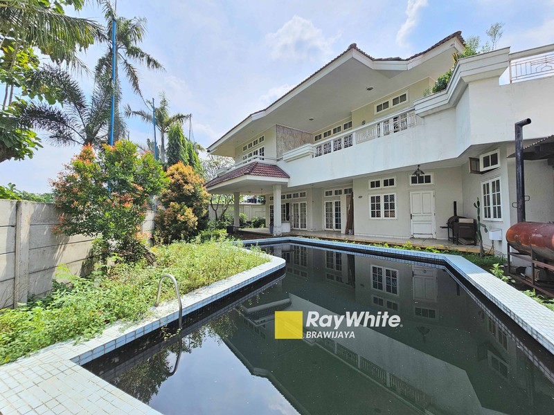 Rumah di Pangkalan Jati Golf, Depok, Jawa Barat, View Golf Court, Lokasi Super Tenang