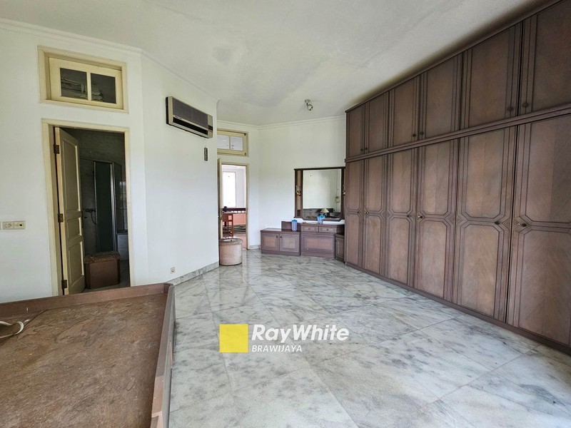 Rumah di Pangkalan Jati Golf, Depok, Jawa Barat, View Golf Court, Lokasi Super Tenang