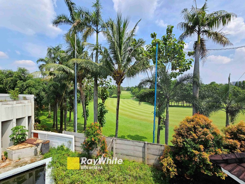 Rumah di Pangkalan Jati Golf, Depok, Jawa Barat, View Golf Court, Lokasi Super Tenang