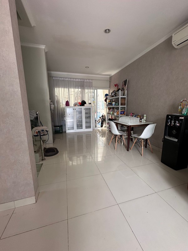 Rumah 2 Lantai Minimalis Bagus, dalam Cluster kemanan 24 Jam di bintaro