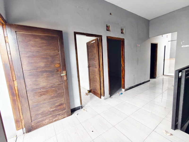 Rumah di Jl. Tuwowo Rejo, Kapas Madya Baru, TAMBAK SARI SBY timur, 2 Lantai, Siap Huni - LT -