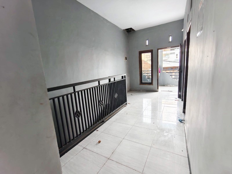 Rumah di Jl. Tuwowo Rejo, Kapas Madya Baru, TAMBAK SARI SBY timur, 2 Lantai, Siap Huni - LT -