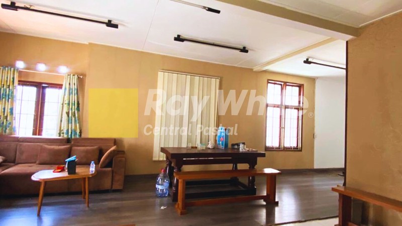 Ruang Usaha Eks Resto di Mainroad Setiabudi Bandung