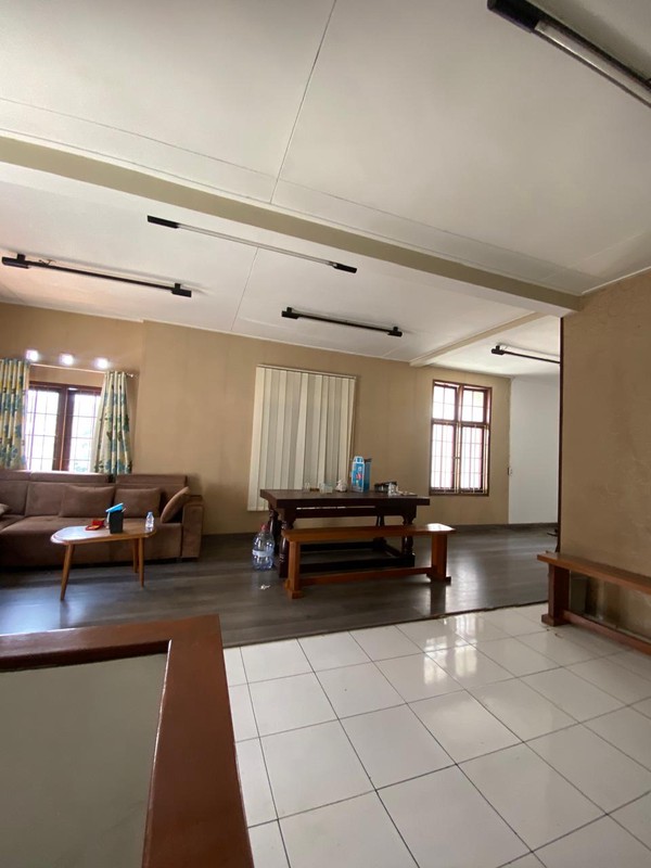 Ruang Usaha Eks Resto di Mainroad Setiabudi Bandung