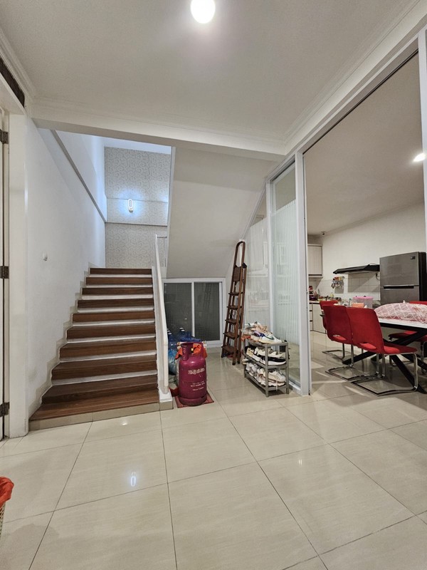 Rumah 2 Lantai Siap Huni dengan Hunian Nyaman dan Asri @Pesanggrahan, Jakarta Selatan