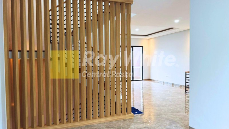 Rumah Modern Bangunan Baru di Kawasan Dago