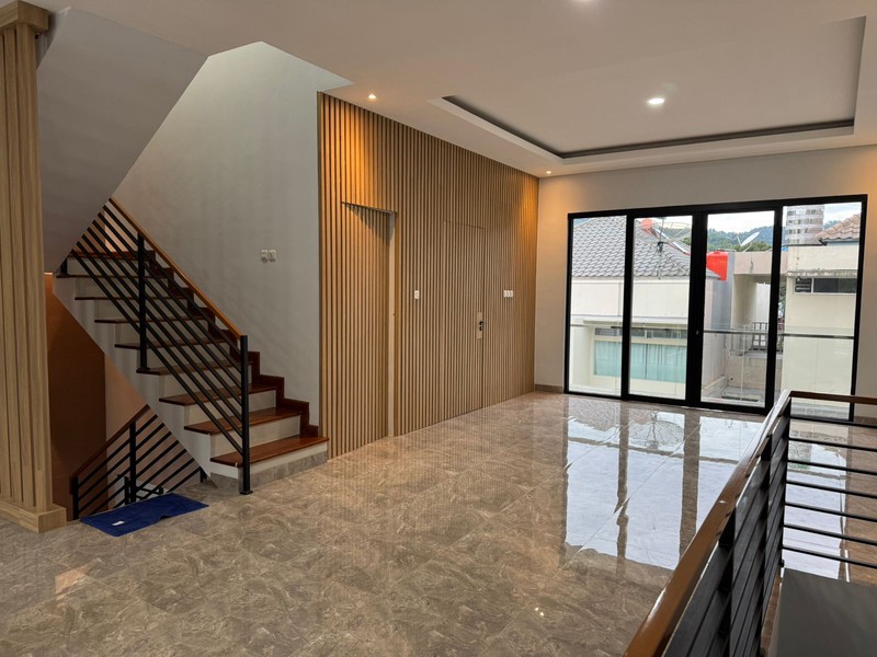 Rumah Modern Bangunan Baru di Kawasan Dago