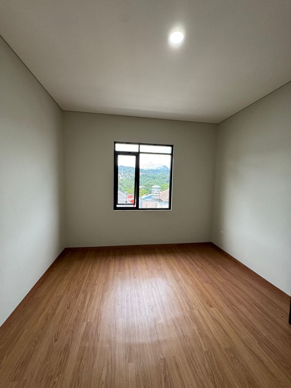 Rumah Modern Bangunan Baru di Kawasan Dago