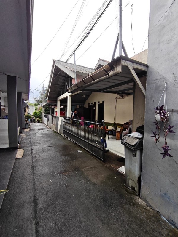 DIJUAL CEPAT RUMAH 1LT, 4 KIOS, 1 RUKO 2LT