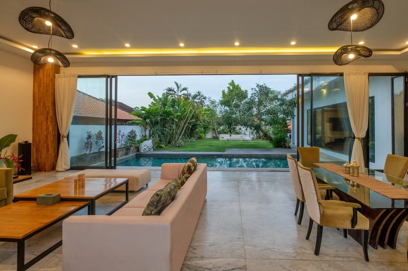 Leasehold - FOR SALE - LEASEHOLD - Generous Family Villa with Huge Garden, 15m Pool & Extendable Lease in Kerobokan, BALI