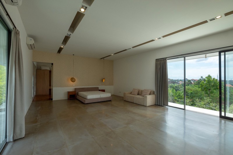 Leasehold - FOR SALE - LEASEHOLD - Generous Family Villa with Huge Garden, 15m Pool & Extendable Lease in Kerobokan, BALI