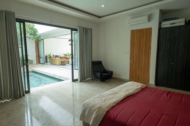 Leasehold - FOR SALE - LEASEHOLD - Generous Family Villa with Huge Garden, 15m Pool & Extendable Lease in Kerobokan, BALI