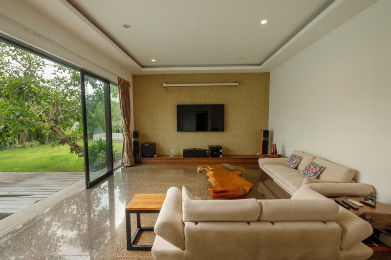 Leasehold - FOR SALE - LEASEHOLD - Generous Family Villa with Huge Garden, 15m Pool & Extendable Lease in Kerobokan, BALI