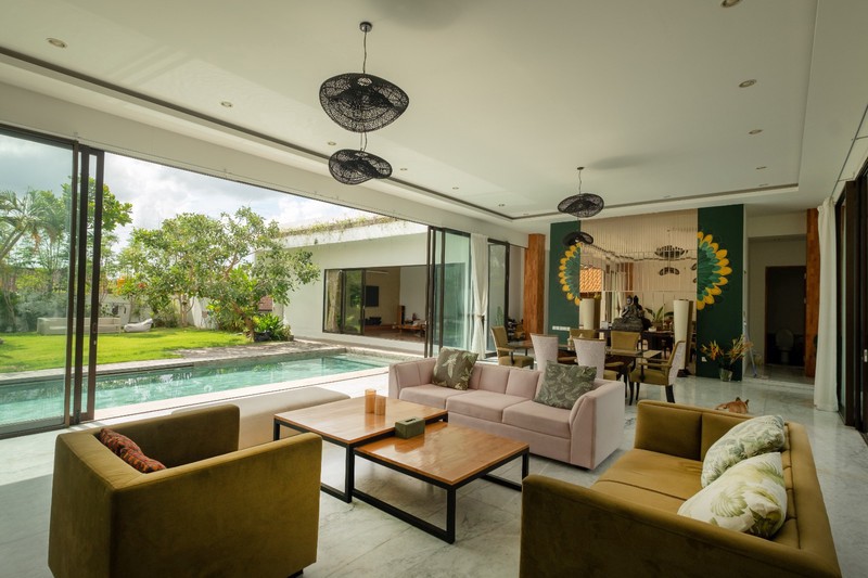 Leasehold - FOR SALE - LEASEHOLD - Generous Family Villa with Huge Garden, 15m Pool & Extendable Lease in Kerobokan, BALI