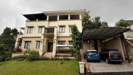Rumah Luas Posisi HOOK 3 Lantai Siap Huni dengan KT 5+1 Km 5 di @Sentul, Bogor