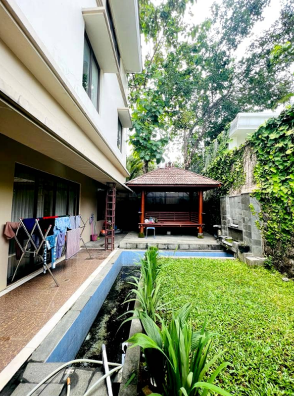 Rumah Luas Posisi HOOK 3 Lantai Siap Huni dengan KT 5+1 Km 5 di @Sentul, Bogor