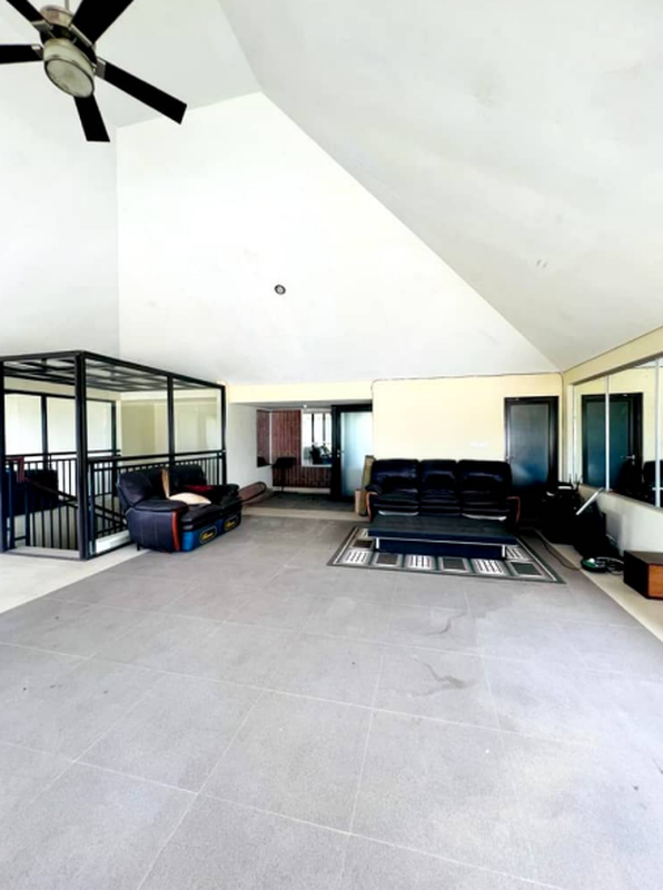 Rumah Luas Posisi HOOK 3 Lantai Siap Huni dengan KT 5+1 Km 5 di @Sentul, Bogor