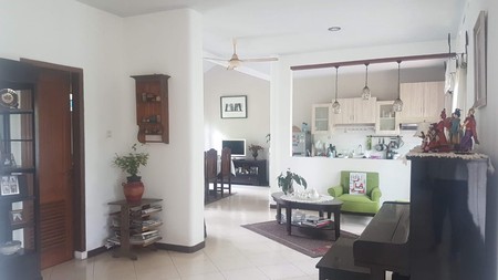 Dijual Rumah Besar Lokasi Strategis Di Jl. H. Bona, Limo, Depok