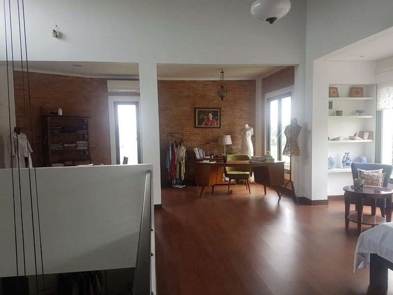 Dijual Rumah Besar Lokasi Strategis Di Jl. H. Bona, Limo, Depok