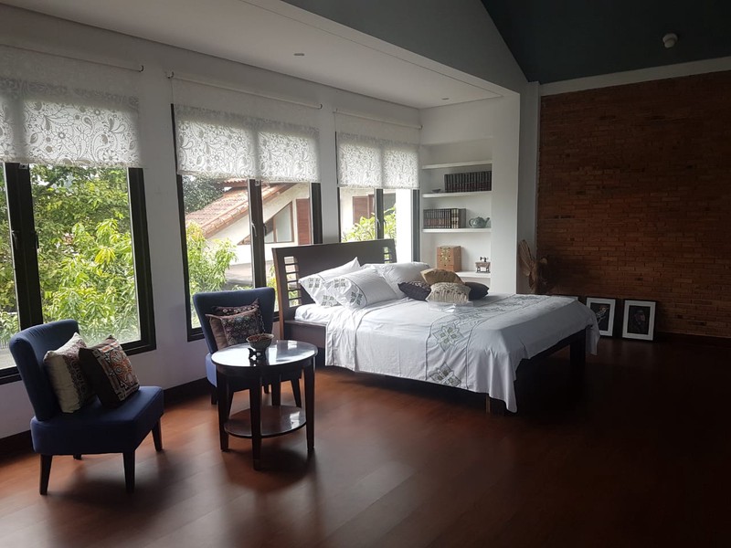 Dijual Rumah Besar Lokasi Strategis Di Jl. H. Bona, Limo, Depok