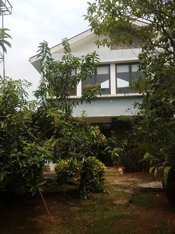 Dijual Rumah Besar Lokasi Strategis Di Jl. H. Bona, Limo, Depok