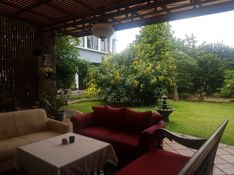 Dijual Rumah Besar Lokasi Strategis Di Jl. H. Bona, Limo, Depok