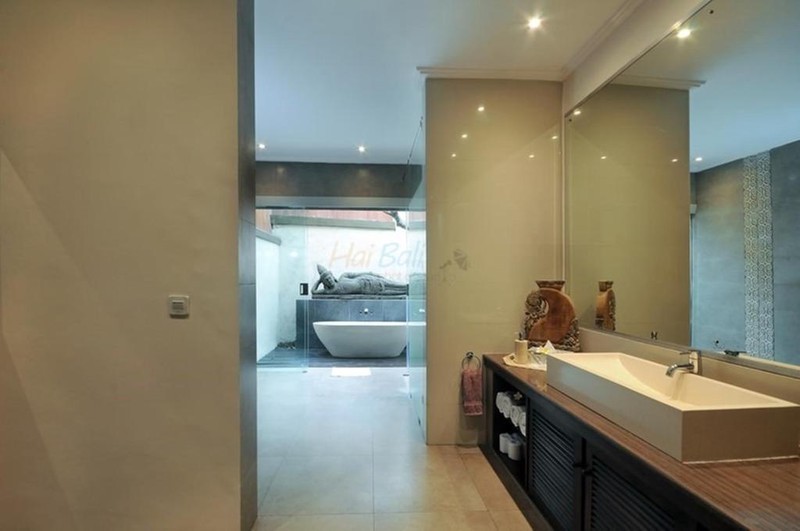 Villa Freehold In Heart Seminyak Bali