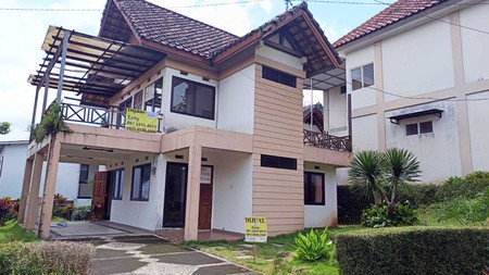Villa di Grand Trawas Mojokerto, 2 Lantai, Semi Furnished