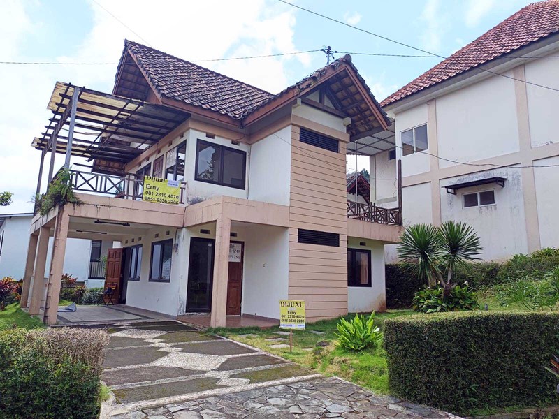 Villa di Grand Trawas Mojokerto, 2 Lantai, Semi Furnished