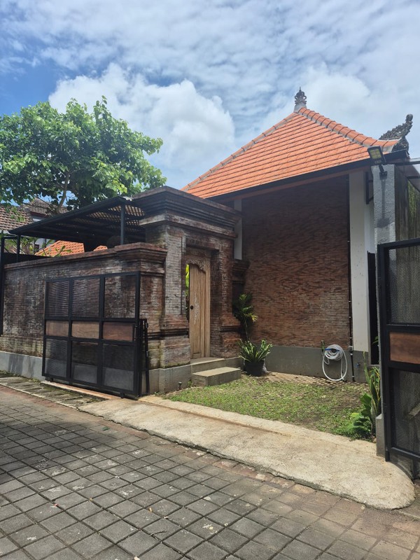 Freehold - Elegant New Villa Near Ubud - A Refined Home in Authentic Kemenuh, Gianyar, BALI