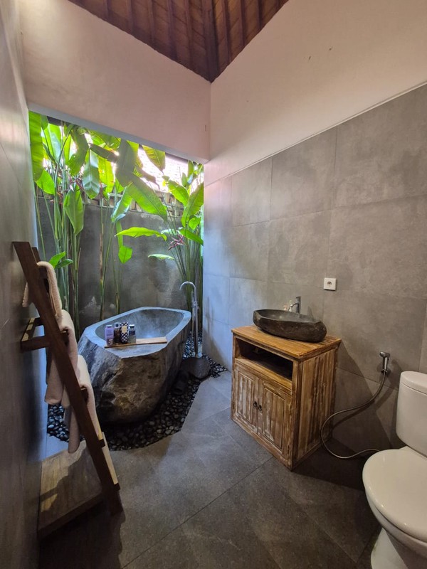 Freehold - Elegant New Villa Near Ubud - A Refined Home in Authentic Kemenuh, Gianyar, BALI