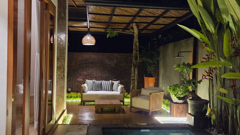 Freehold - Elegant New Villa Near Ubud - A Refined Home in Authentic Kemenuh, Gianyar, BALI