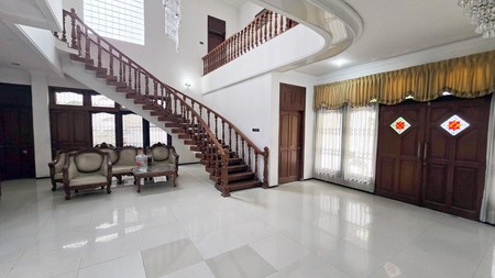 Rumah di Raya Satelit Utara Surabaya Barat, Strategis, Row Jalan Lebar, Bebas Banjir