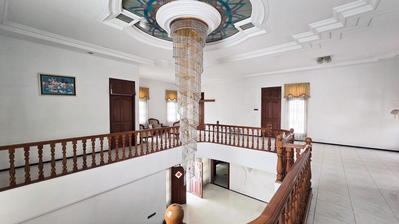 Rumah di Raya Satelit Utara Surabaya Barat, Strategis, Row Jalan Lebar, Bebas Banjir