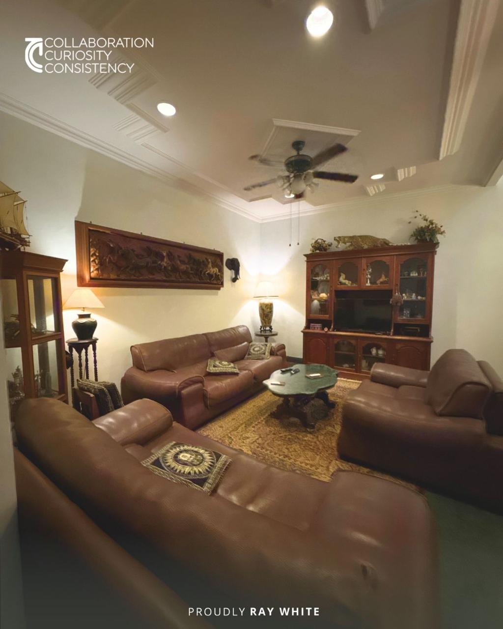 Jual Rumah Mewah di Citaland Surabaya Barat Villa Taman Gapura