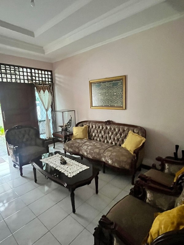 Di jual  cepat rumah cantik di Lingkungan yang tenang dan nyaman di Gandul Cinere