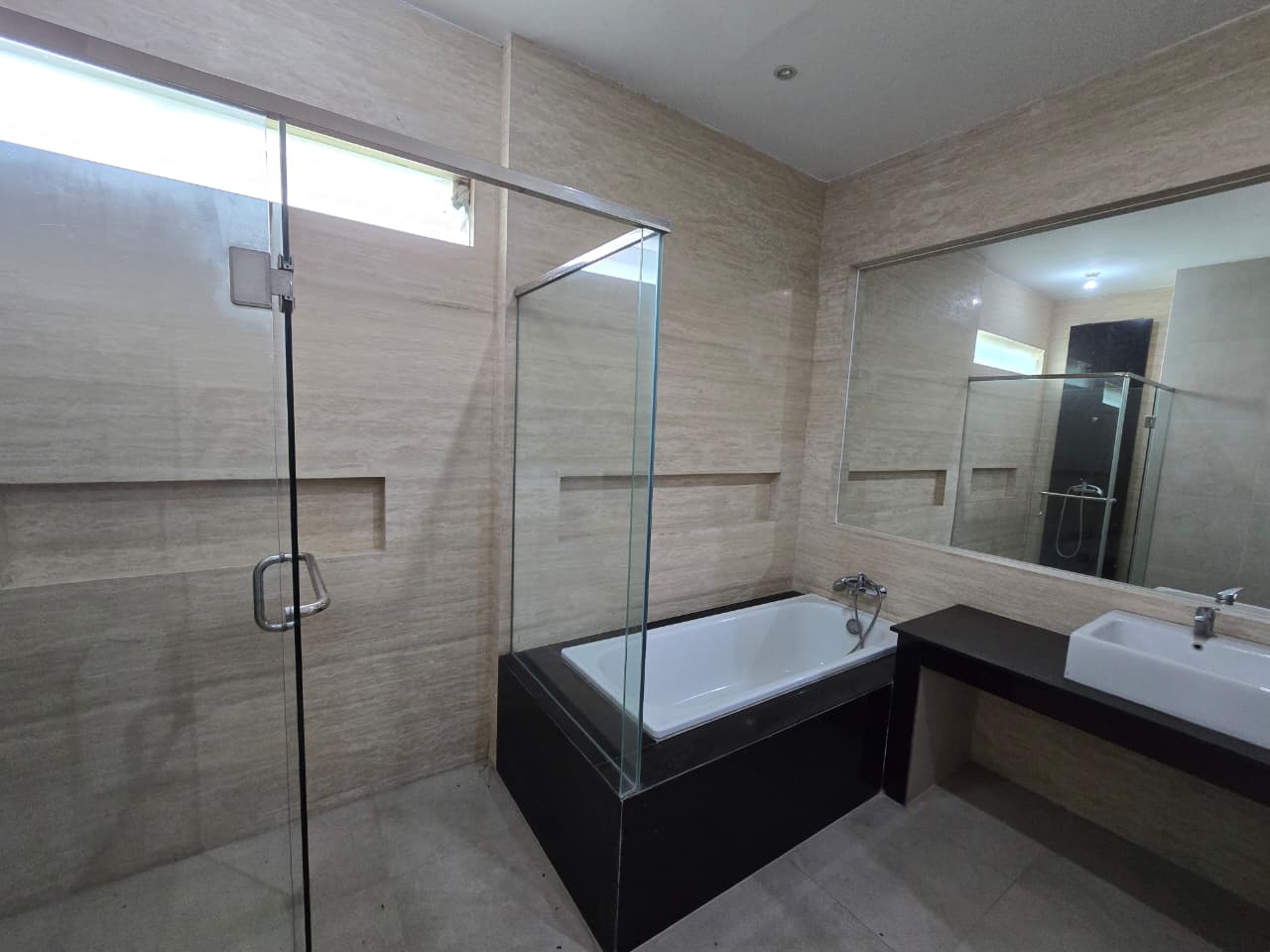 Rumah Cantik Dijual San Antonio Pakuwon City Surabaya Timur