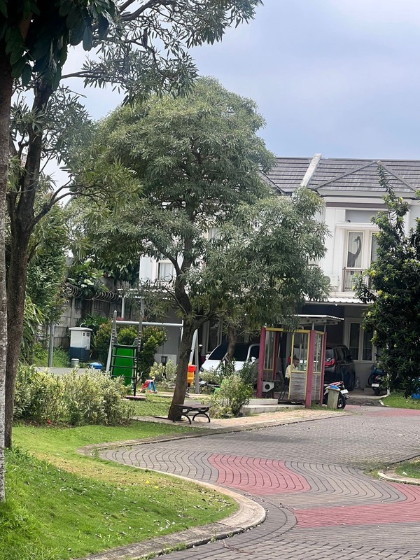 Rumah Semi Furnish Siap Huni dengan Hunian Nyaman dan Asri di BSD