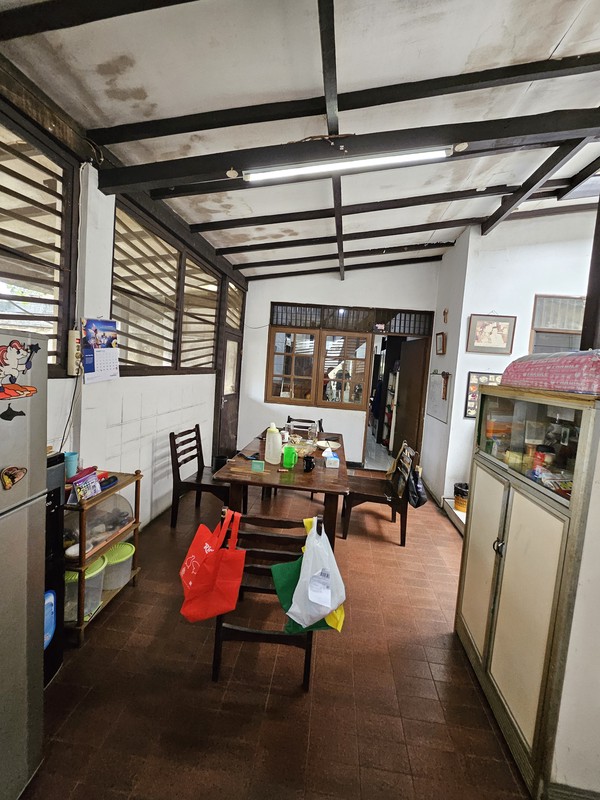 Rumah 2 Lantai Siap Huni dengan Hunian Nyaman dan Asri @Ciputat Timur