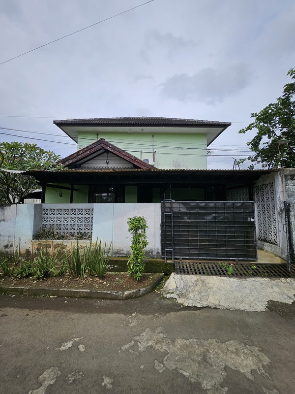 Rumah 2 Lantai Siap Huni dengan Hunian Nyaman dan Asri @Ciputat Timur