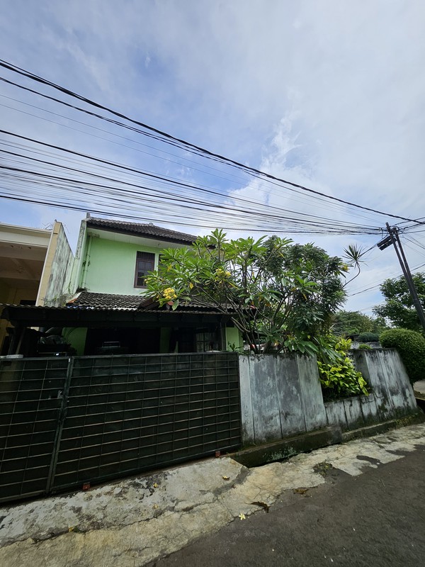 Rumah 2 Lantai Siap Huni dengan Hunian Nyaman dan Asri @Ciputat Timur