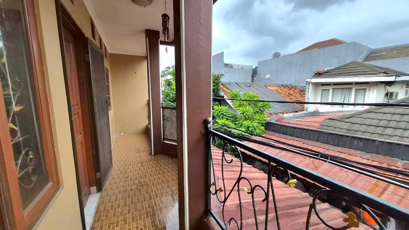 Rumah 2 Lantai Disewakan di Tebet Barat - 3+1 KT, Lingkungan Tenang & Strategis