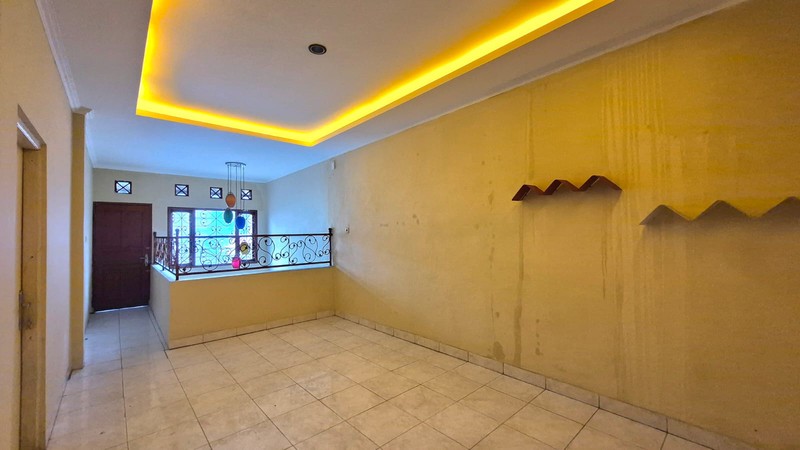 Rumah 2 Lantai Disewakan di Tebet Barat - 3+1 KT, Lingkungan Tenang & Strategis