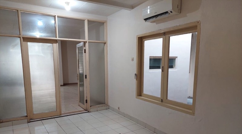 Rumah Cocok untuk Kantor / Tempat Usaha di daerah Kalibata Indah Jakarta Selatan